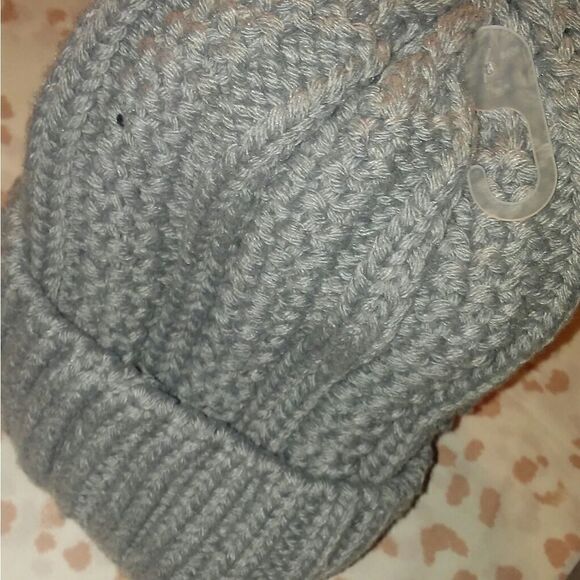 NWT Time & Tru solid pom gray beanie - Picture 7 of 8